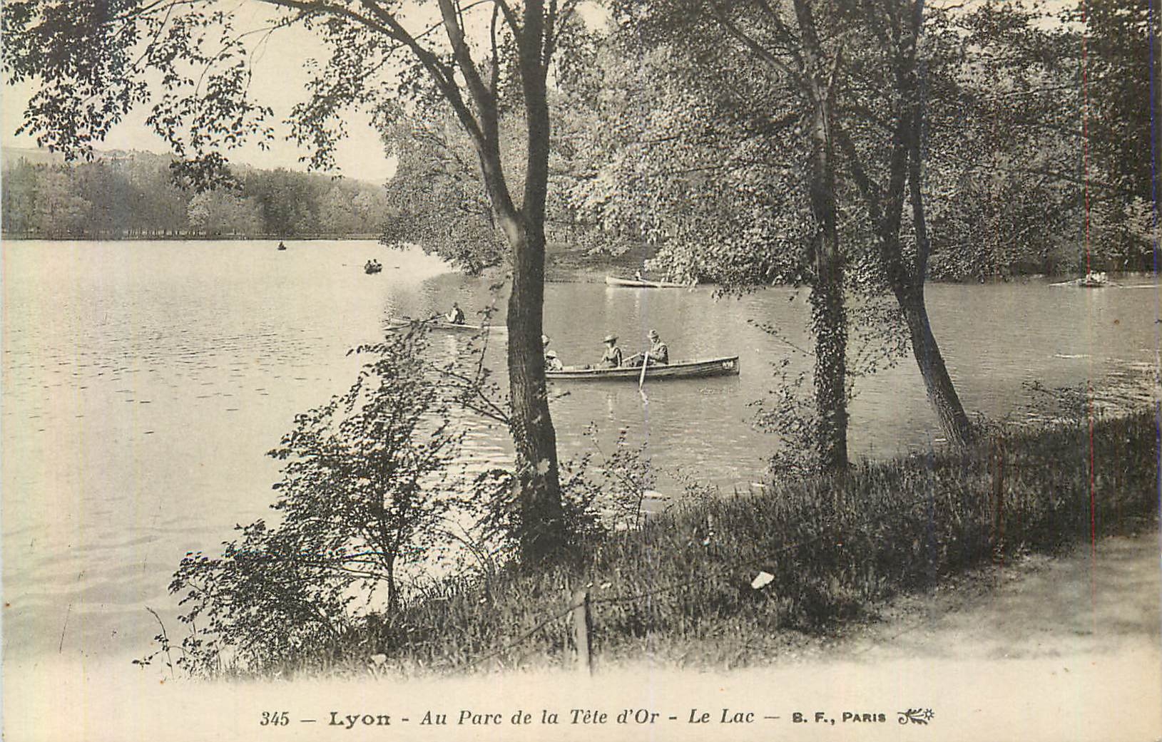 CPA Lyon Au Parc de la Tete d'Or Le Lac Canoe