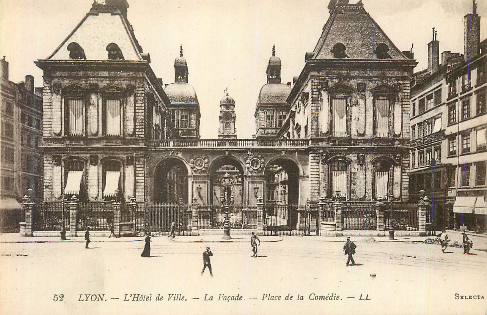 CPA Lyon L'Hotel de Ville La Facade Place de la Comedie