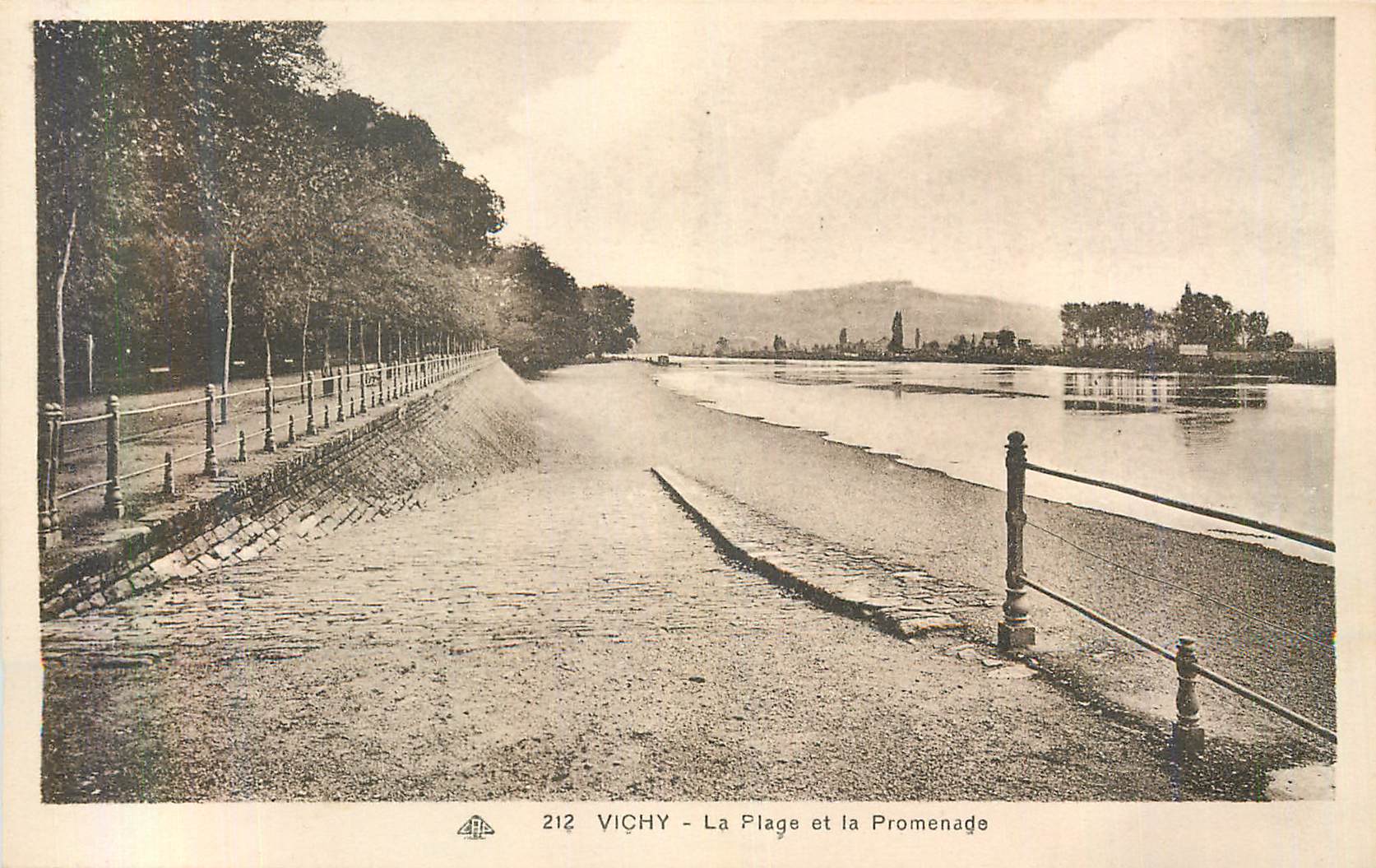CPA Vichy La Plage et La Promenade