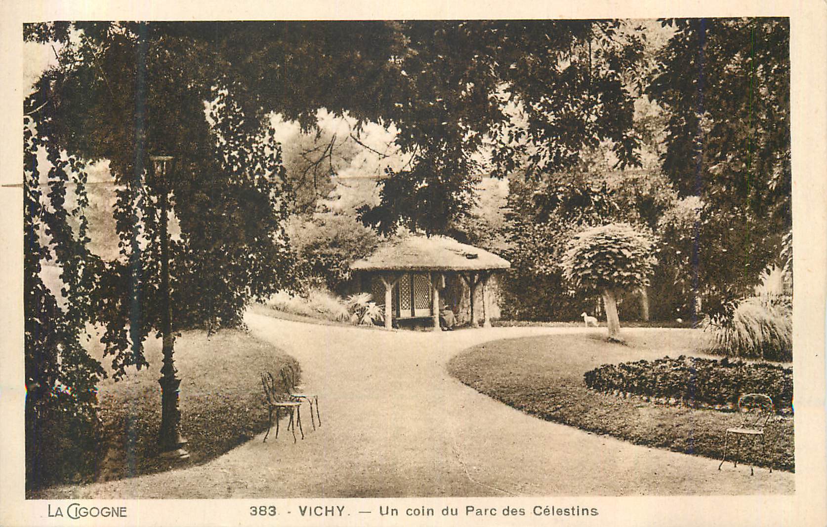 CPA Vichy Un Coin du Parc des Celestins