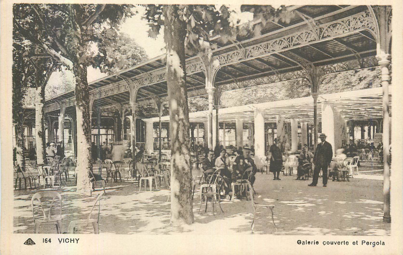 CPA Vichy Galerie Couverte et Pergola