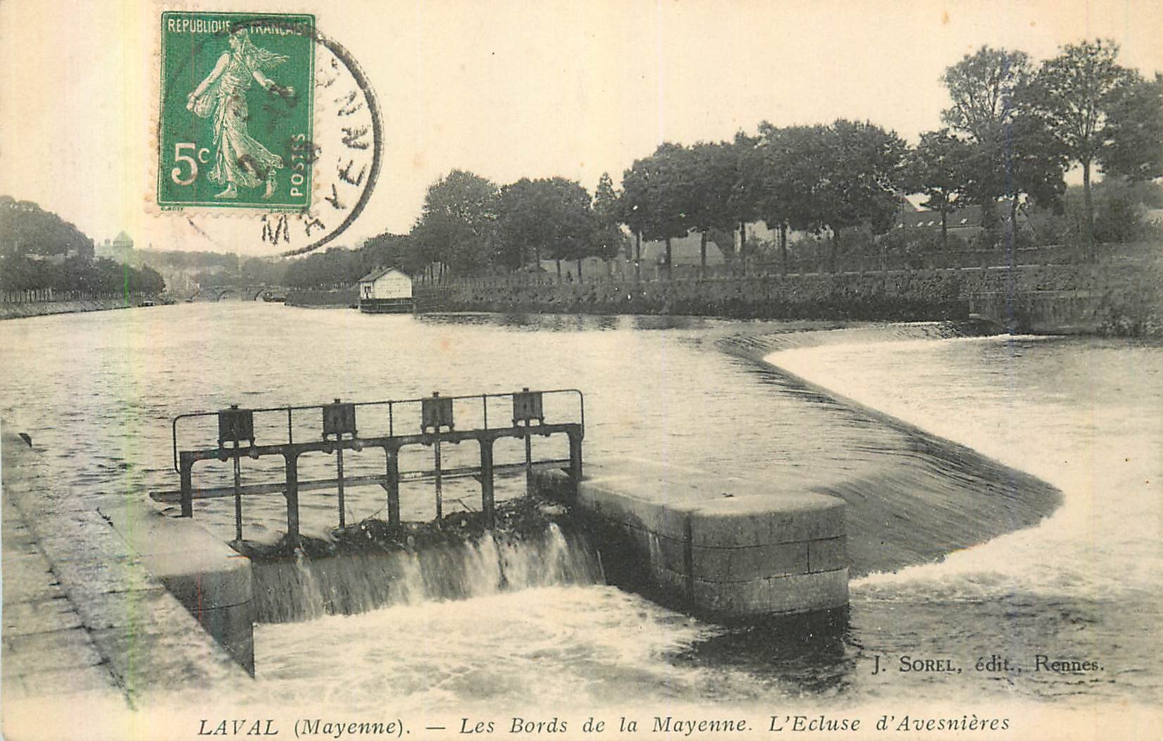 CPA Laval (Mayenne) Les Bords de la Mayenne Lf'Ecluse d'Avesnieres