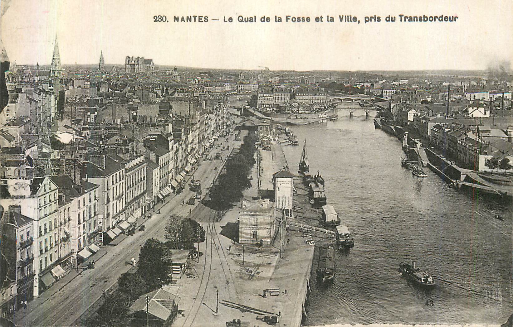 CPA Nantes Le Quai de la Fosse et la Ville pris du Transbordeur