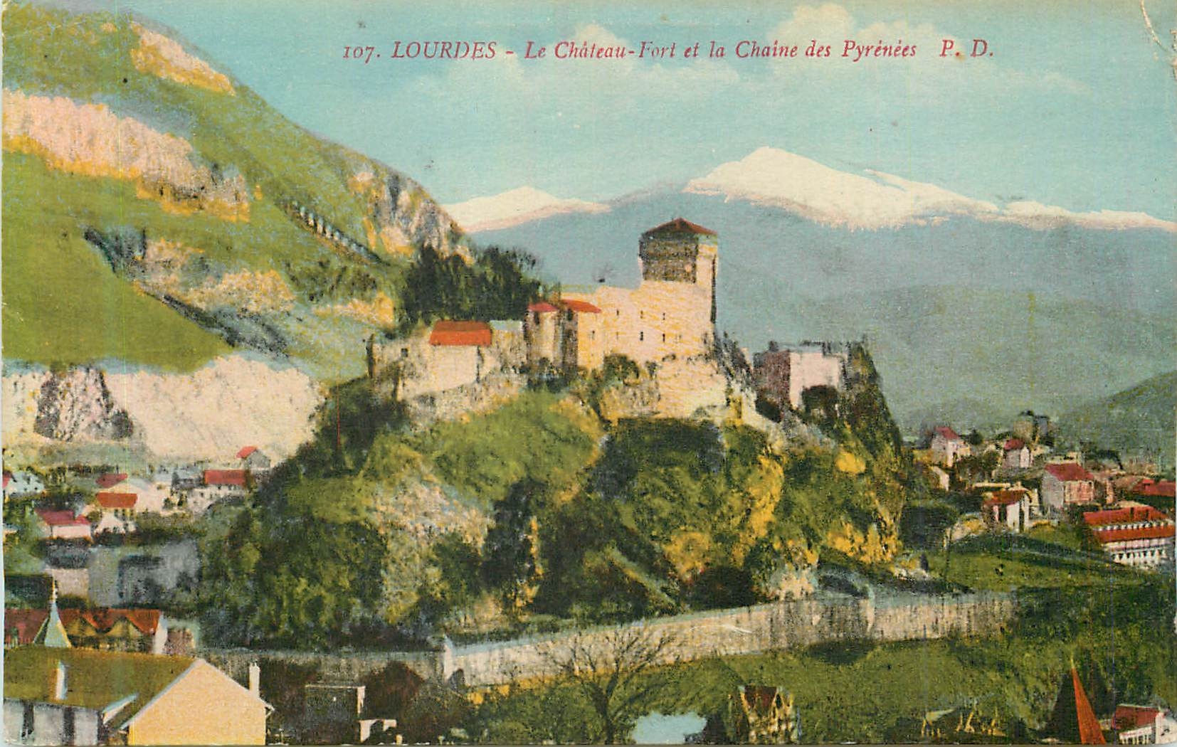CPA Lourdes Le Chateau Fort etla Chaine des Pyrenees