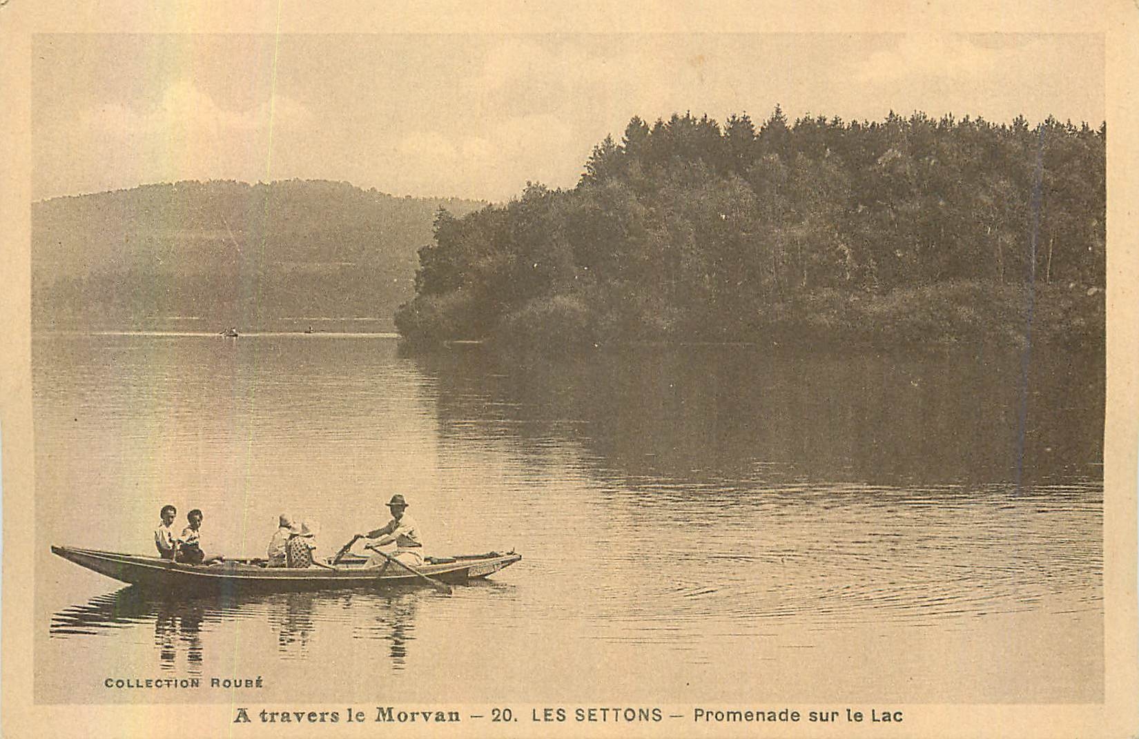 CPA A Travers le Morvan Les Settons Promenade sur le Lac