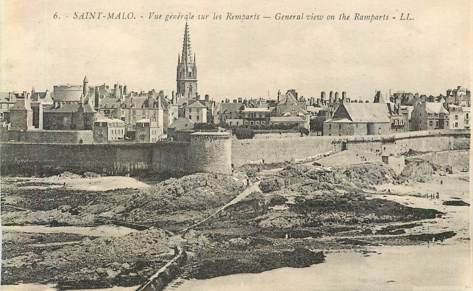 SAINT-MALO - Vue générale sur les Remparts — LL.