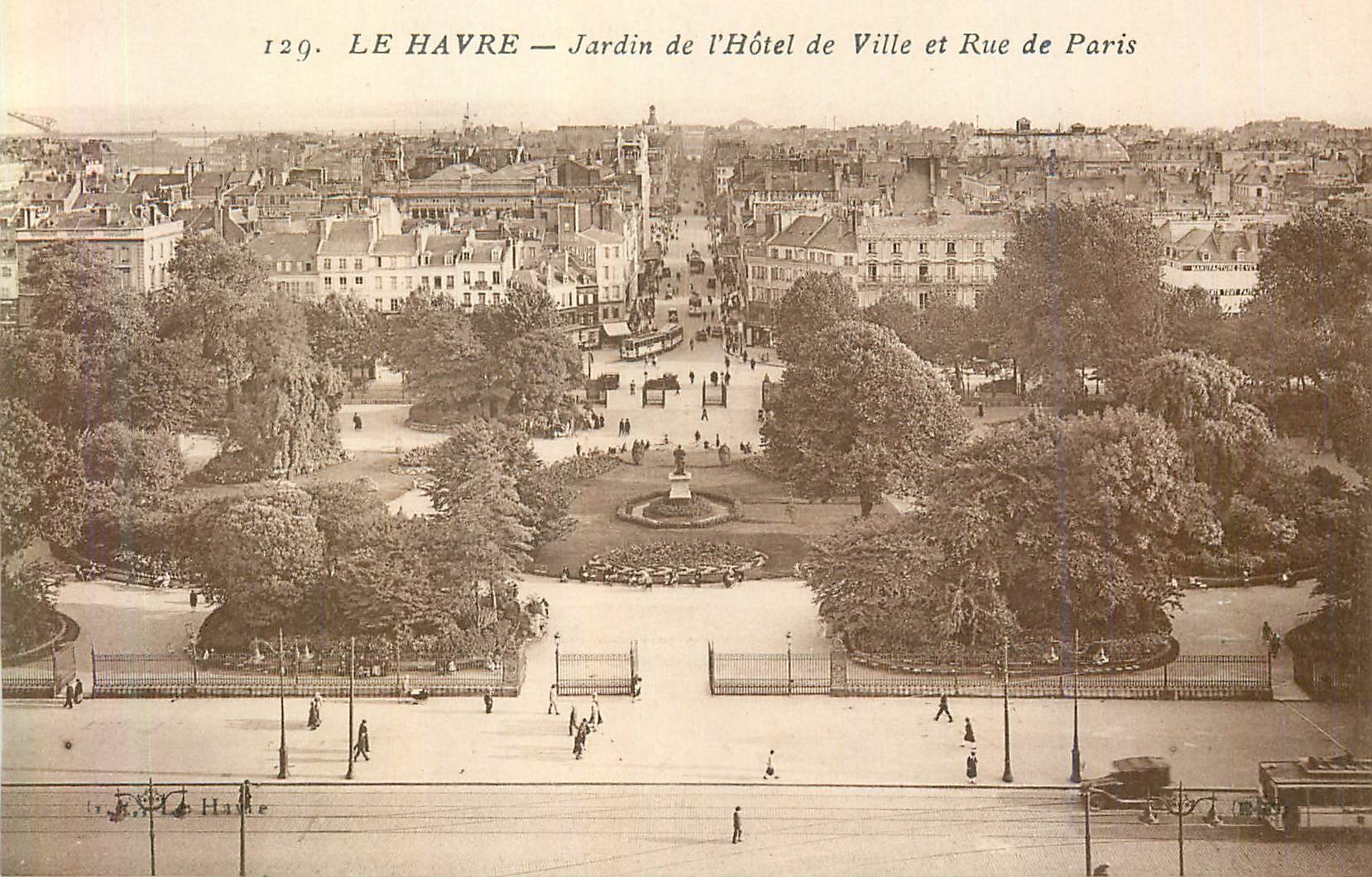 CPA le Havre Jardin de l'Hotel de Ville et Rue de Paris