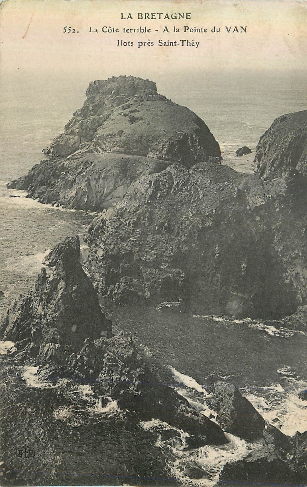 CPA la Cote Terrible a la Pointe du Van Ilots pres Saint They la Bretagne