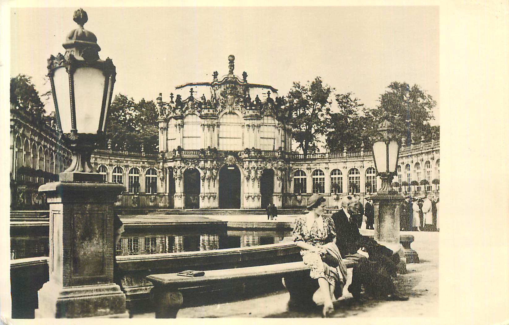 CARTE PHOTO Femme Château