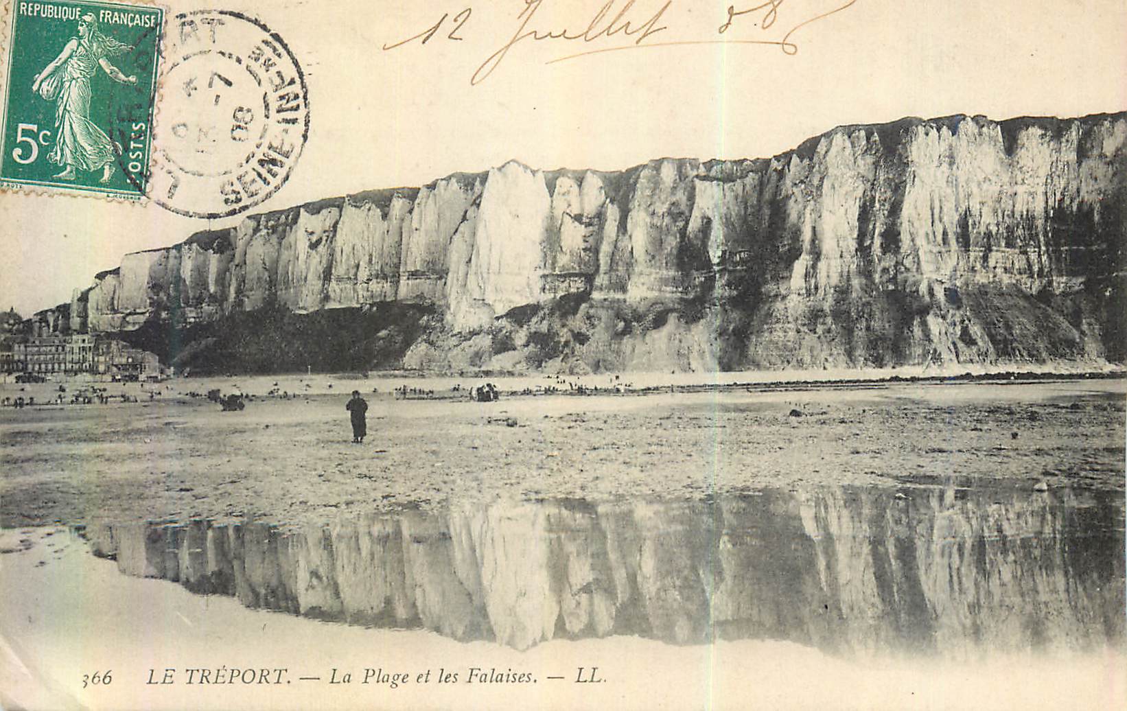 CPA le Treport la Plage et les Falaises