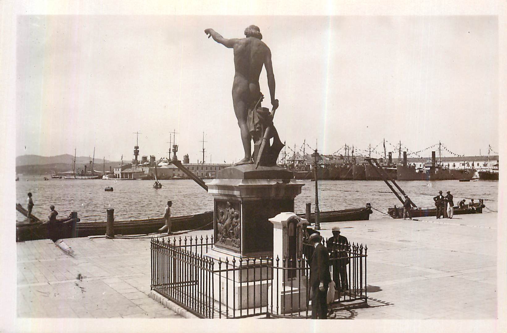 CPM Toulon le Genie de la Mer et le Port