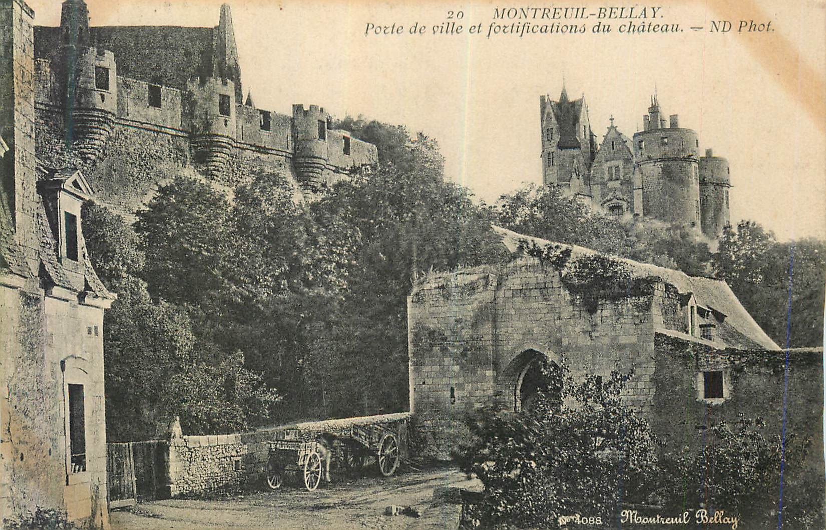 CPA Montreuil Bellay Porte de Ville et Fortifications du Chateau 