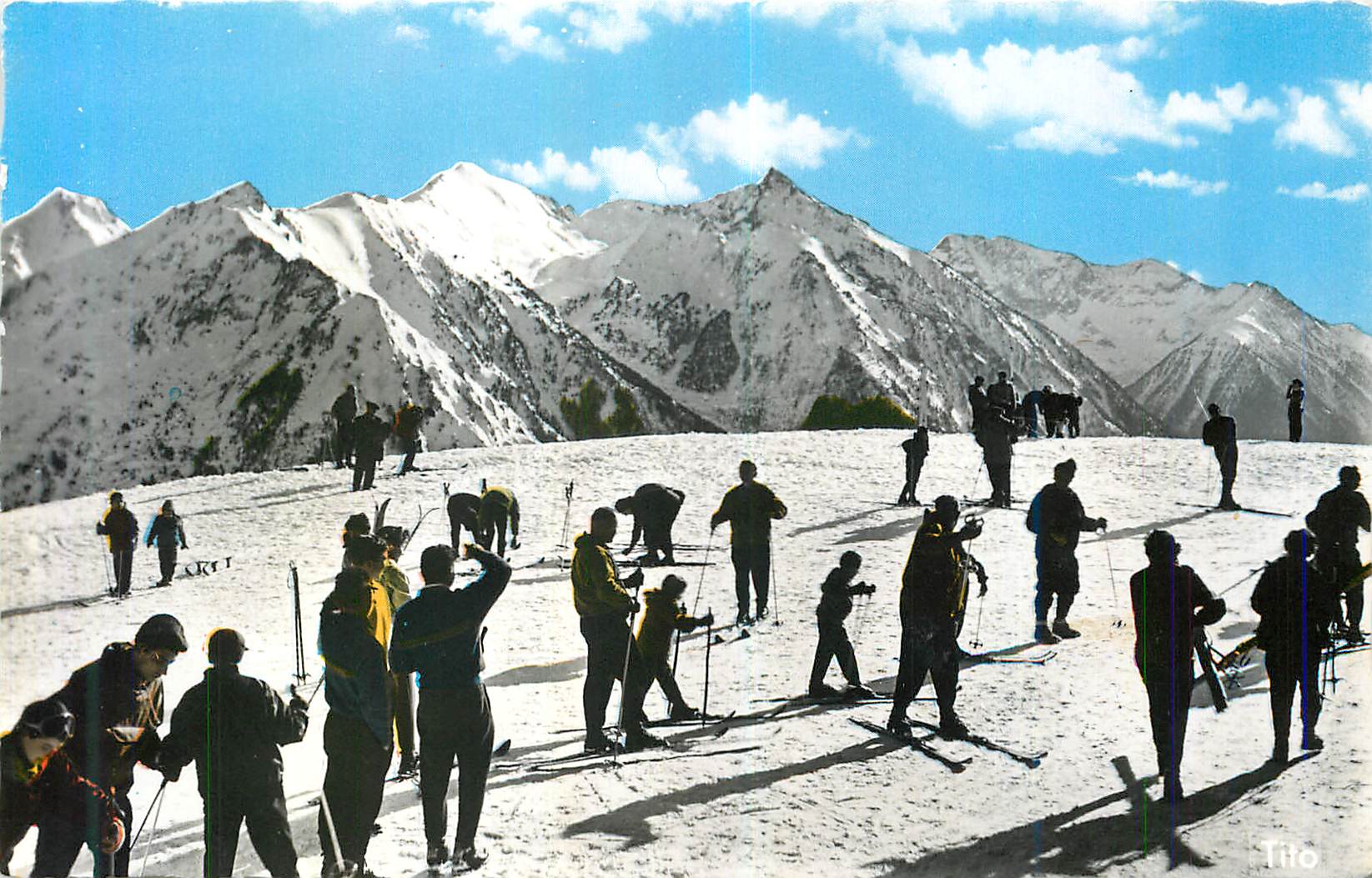 Les Pics du Midi, de Cap de Mont, Berdalade (2702 m.), de Thou (2743 m.), de Hitte-Longue et de Consatèrre, vus du Pla d'Adet (1700 m.) — Vallée d'Aure - Saint-Lary — éditeur M. Berjaud, Bordeaux