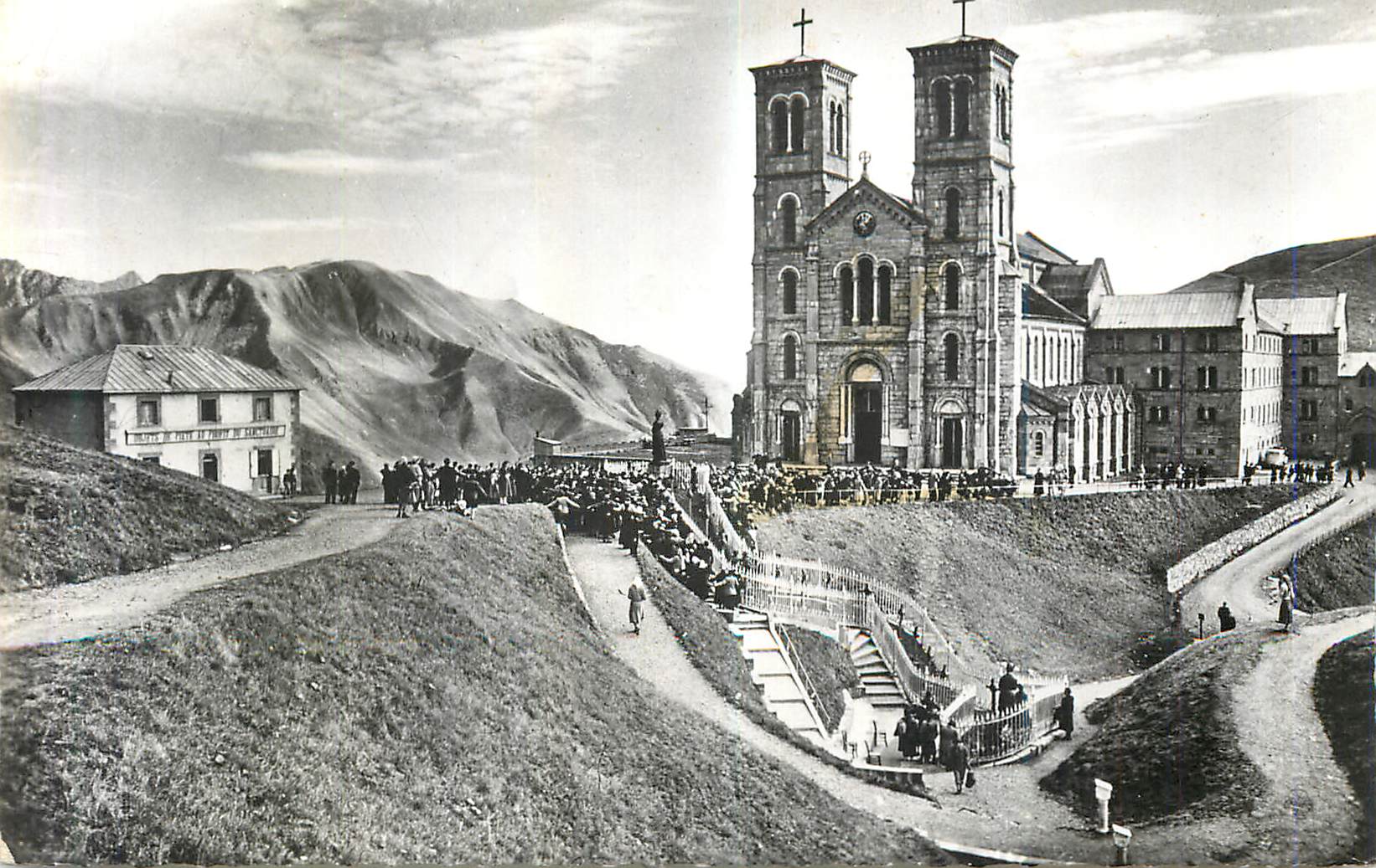 Pèlerinage de Notre-Dame de La Salette — Basilique et Lieux de l'Apparition — Sanctuaire de La Salette