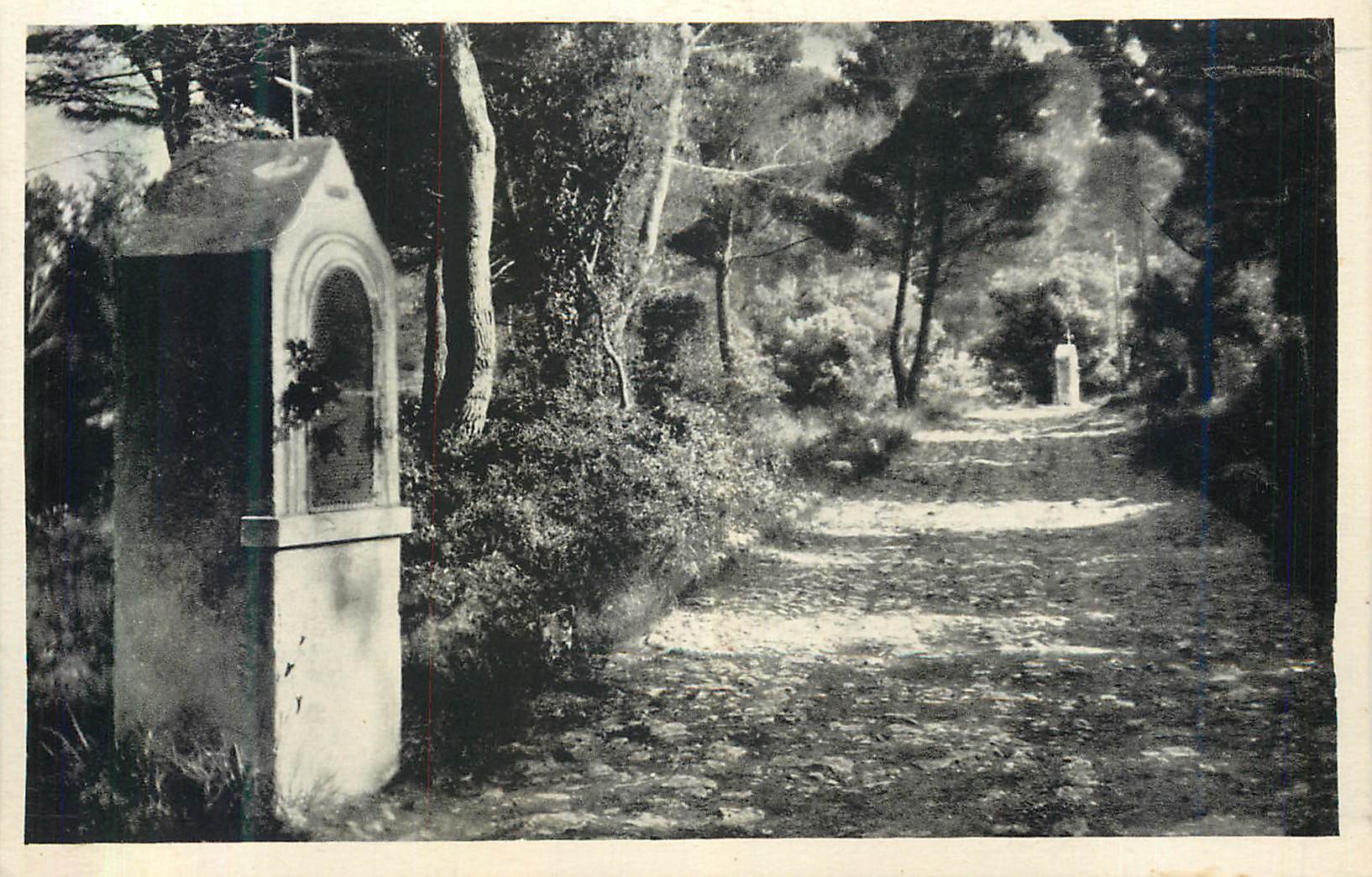 CPM Notre Dame de la Garoupe au Cap d'Antibes le Chemin du Calvaire