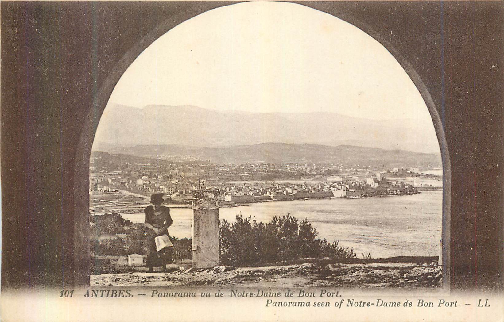 CPA Antibes Panorama vue de Notre Dame de Bon Port