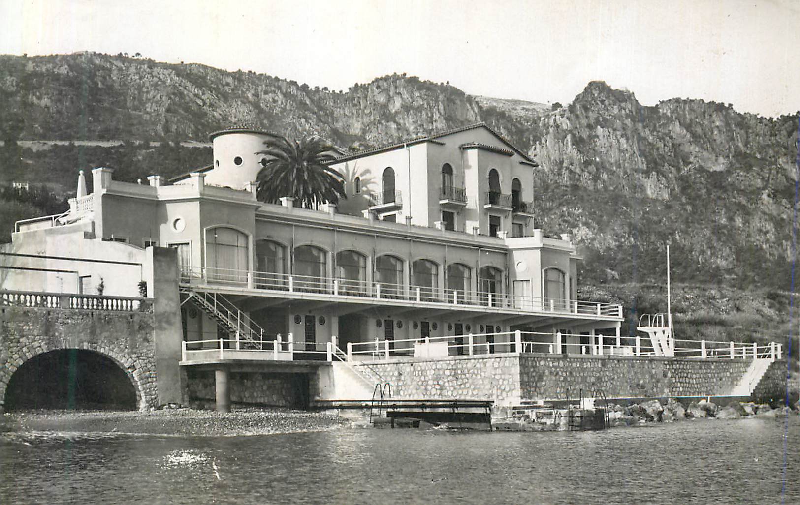 CPM la Reserve de Beaulieu sur Mer Vue de la Mer la Cote d'Azur