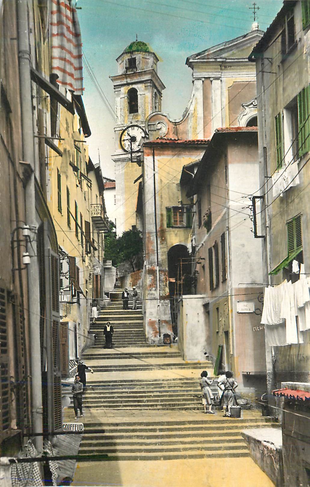 CPM Villefranche sur Mer Vieille Rue la Cote d'Azur