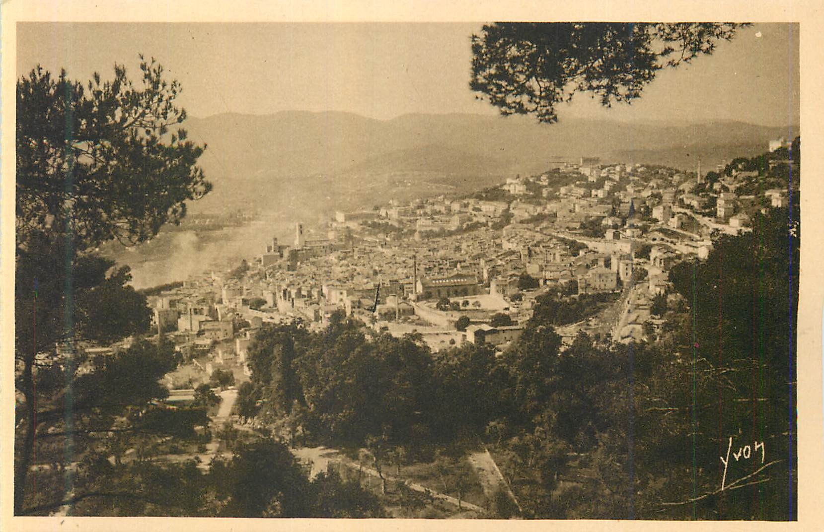CPA Grasse (Alpes Maritimes) Vue Generale Cote d'Azur la Douce France 