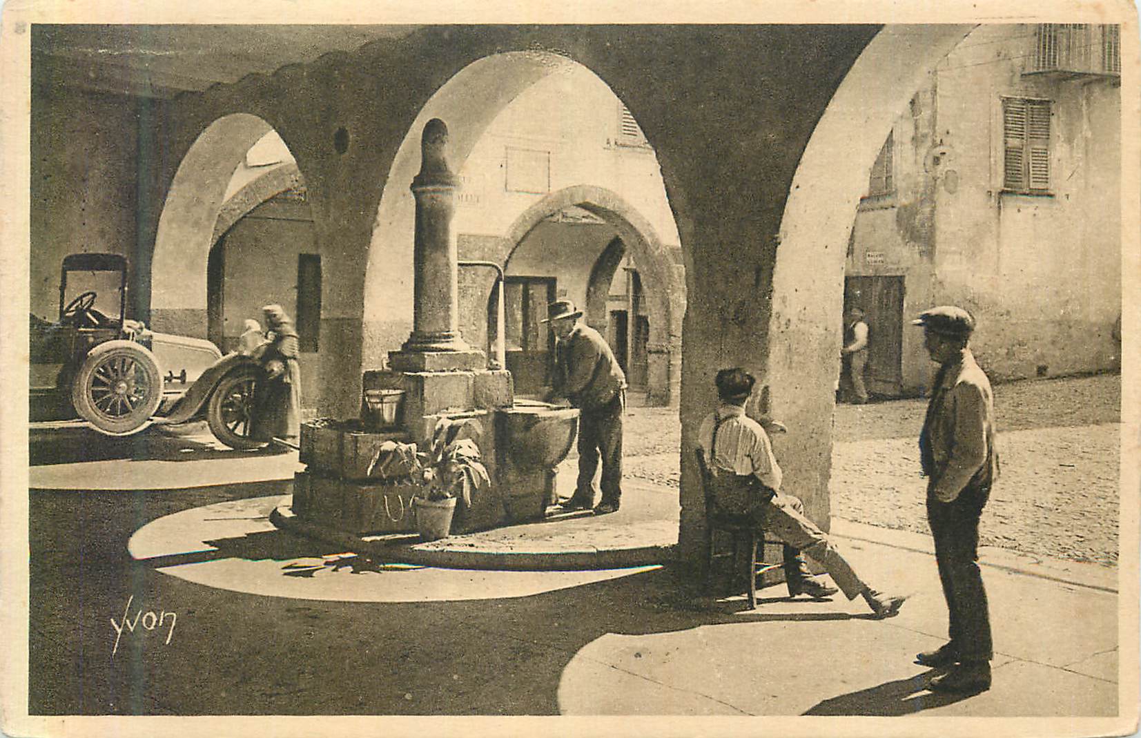 CPA Sospel (Alpes Maritimes) Arcades et Vieille Fontaine Cote d'Azur la Douce France Automobile