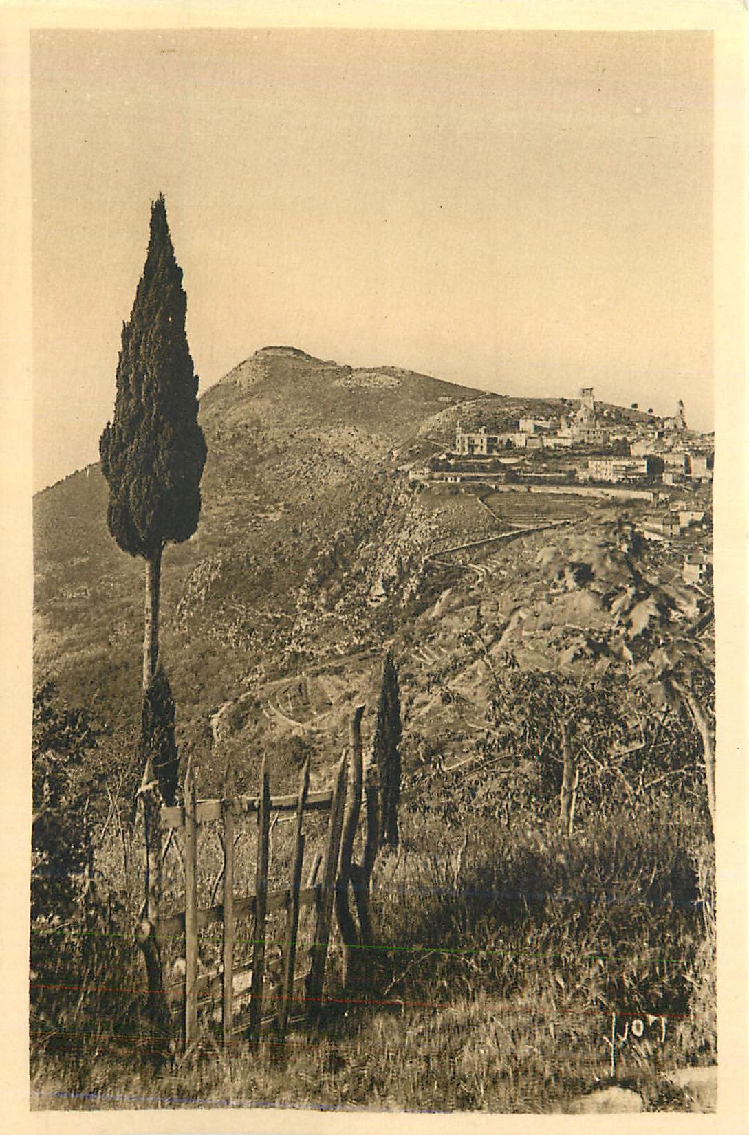 CPA la Turbie (Alpes Maritimes) Cote d'Azur la Douce France