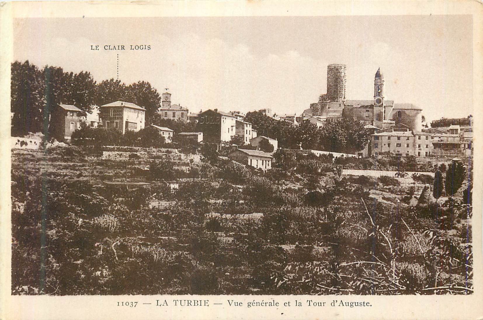 CPA la Turbie Vue generale et la Tour d'Auguste