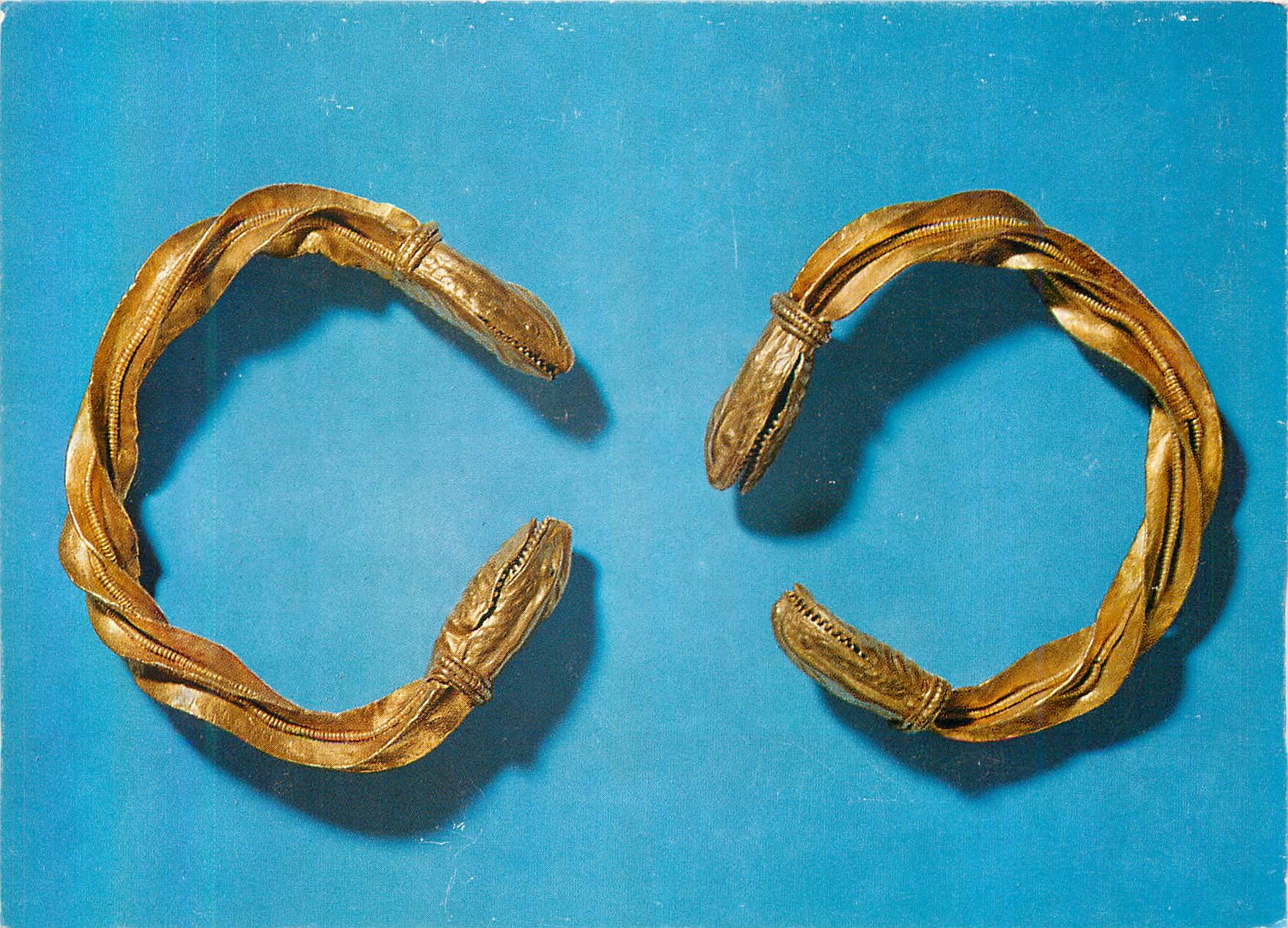 Bijoux en or en forme de serpents — Suisse — Schweizerisches Landesmuseum, Zürich