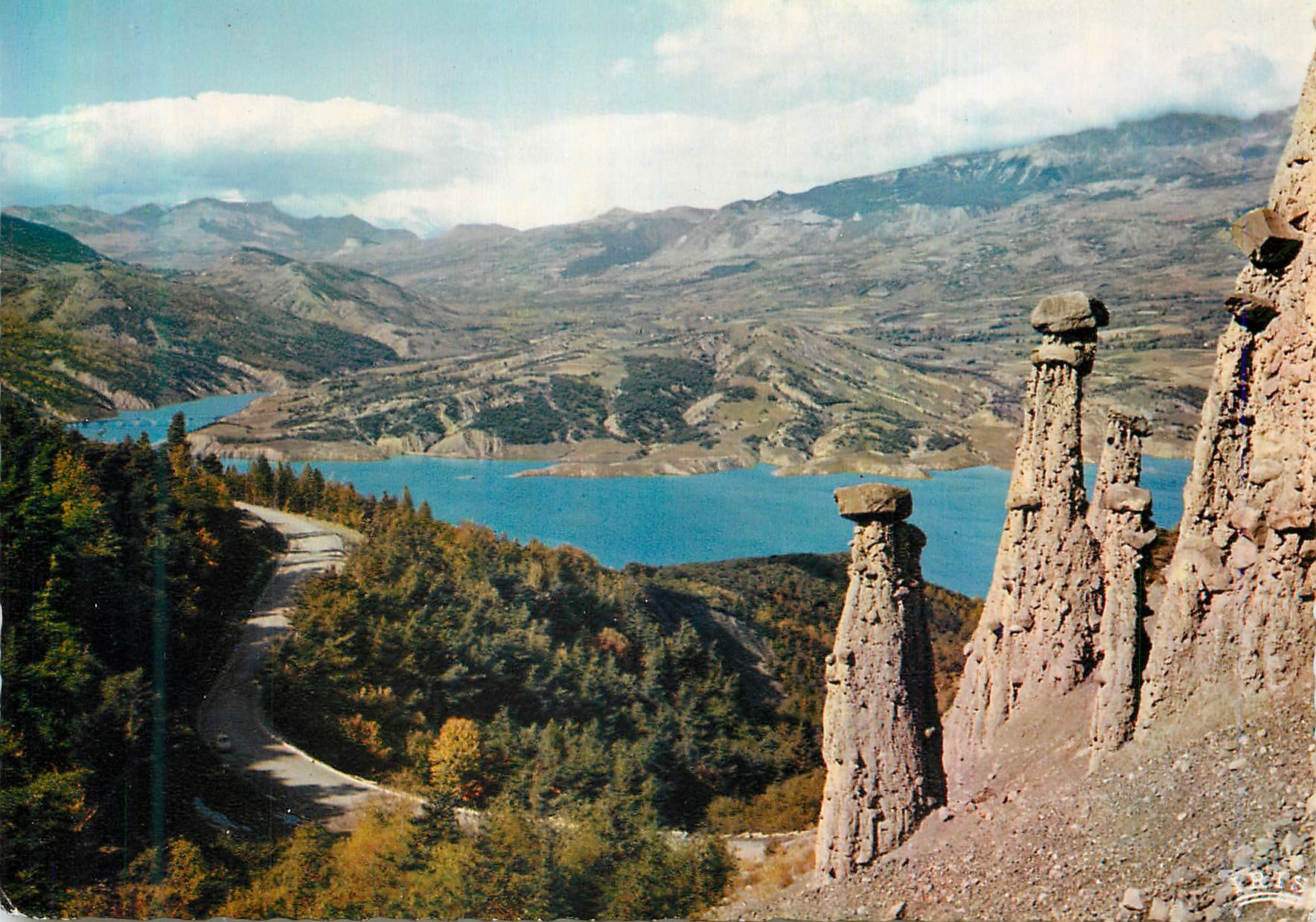 Barrage de Serre-Ponçon — Les Cheminées des Fées du Lac Sauze — Lumicap