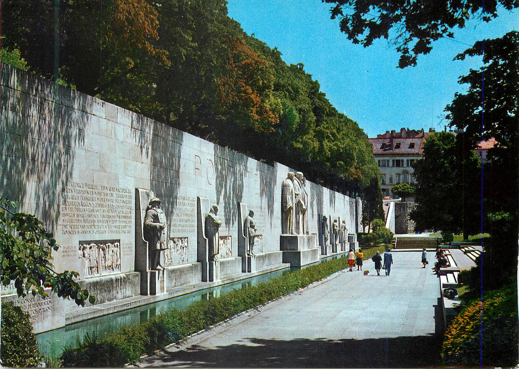 CPM Geneve le Mur de la Reformation et la Promenade des Bastions Militaria