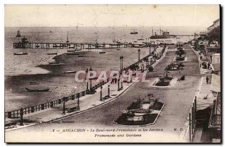 Arcachon CPA Le boulevard Promenade et les jardns 