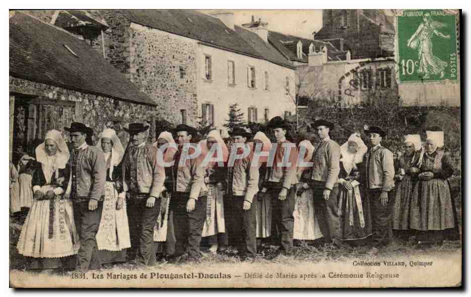 CPA Les mariages de Plougastel Daoulas Defile de maries apres la ceremonie religieuse TOP Bretagne