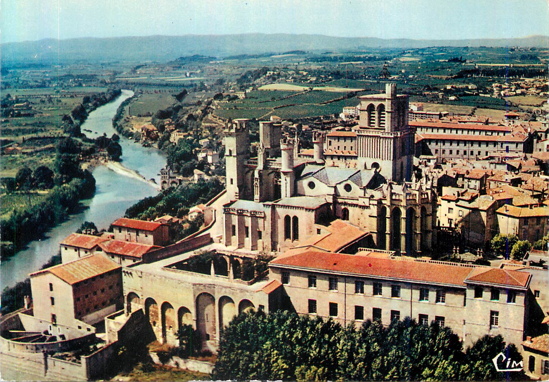 CPM Beziers (Herault) Vue Aerienne sur la Cathedrale St Nazaire