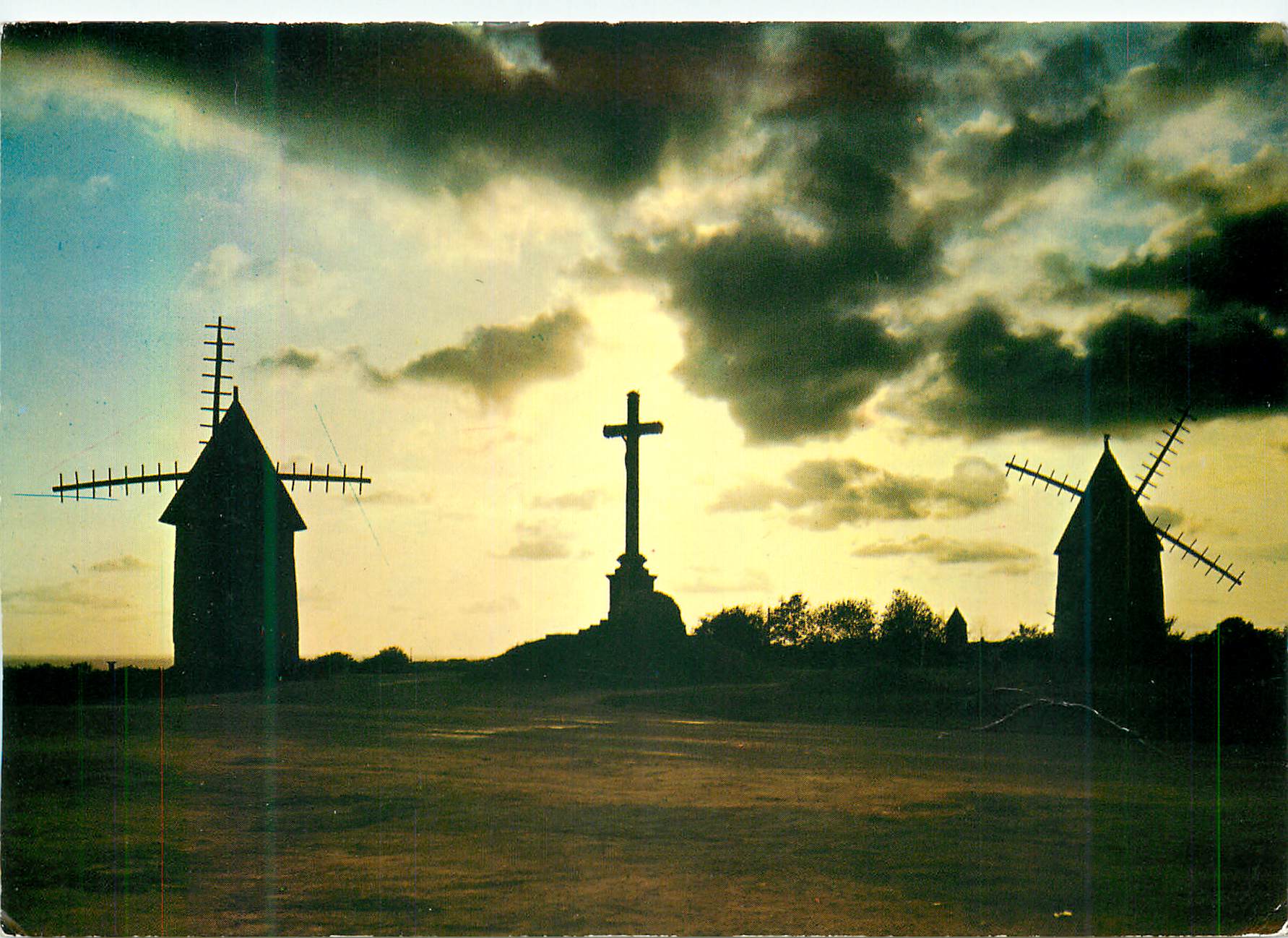 CPM Le Mont des Alouettes (231 m) Pres les Herbiers (Vendee) Au Sommet Le Calvaire Les Moulins