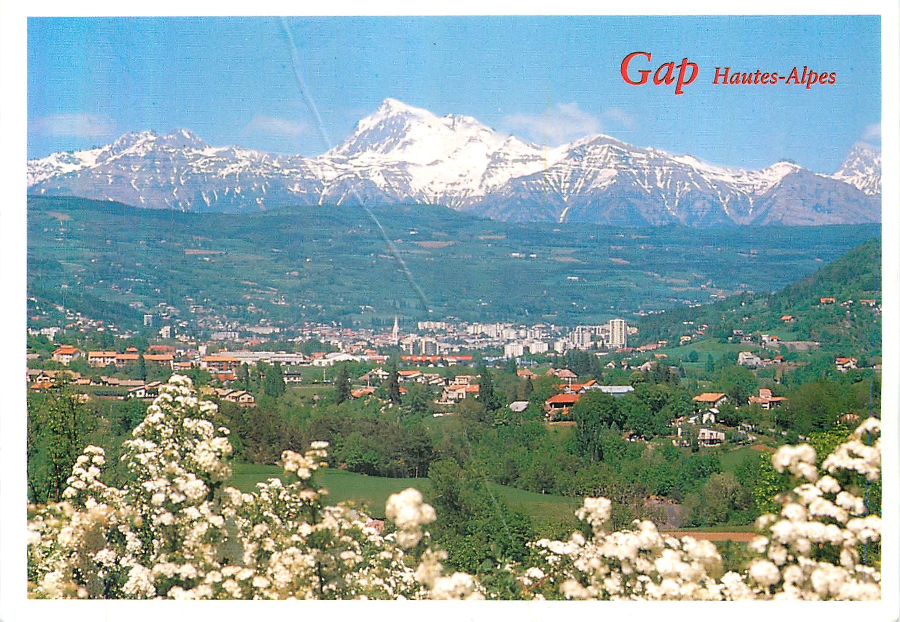 Gap Hautes-Alpes — vue panoramique avec montagnes enneigées — Éditions des Alpes