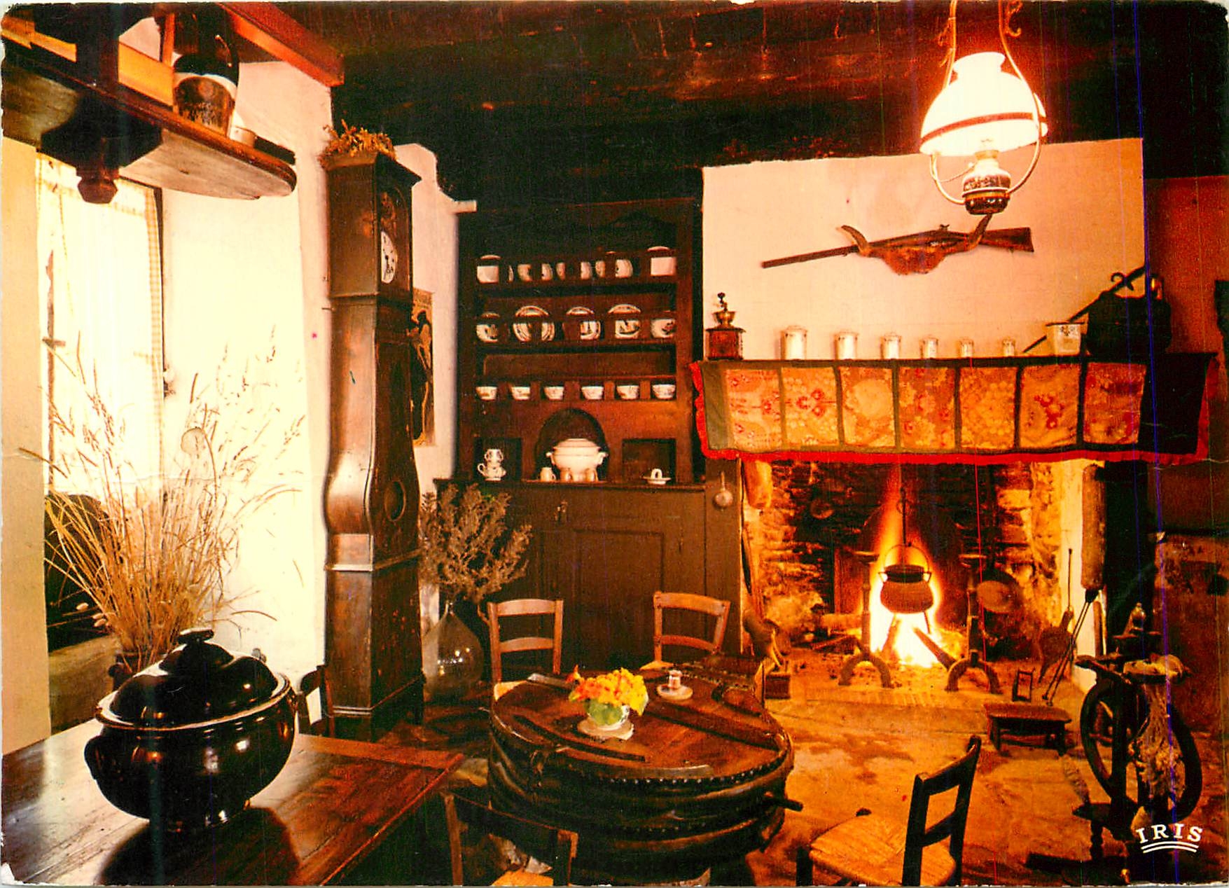 Intérieur d'une maison du Limousin — Moulin Authier, Coussac-Bonneval — IRIS