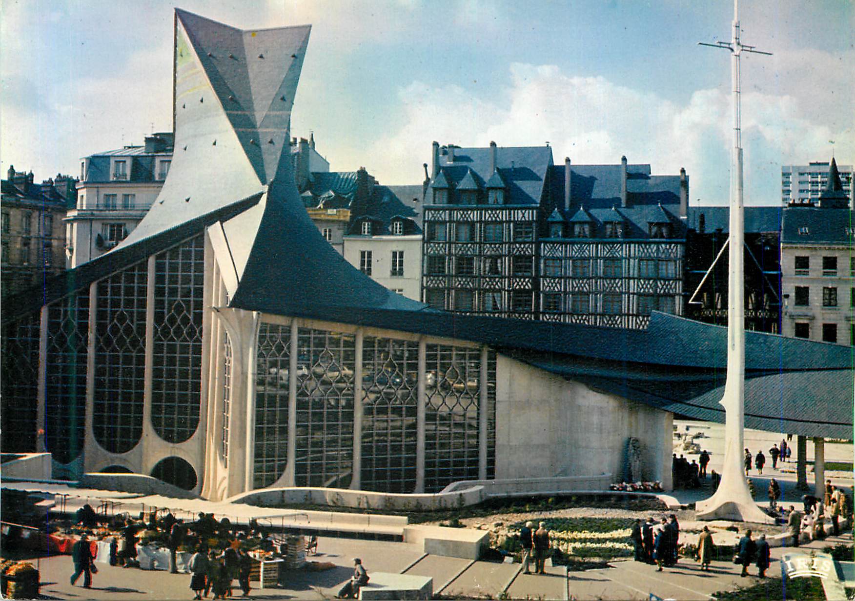 CPM Rouen Normandie France La Place du Vieux Marche et l'Eglise Saint Jeanne d'Arc