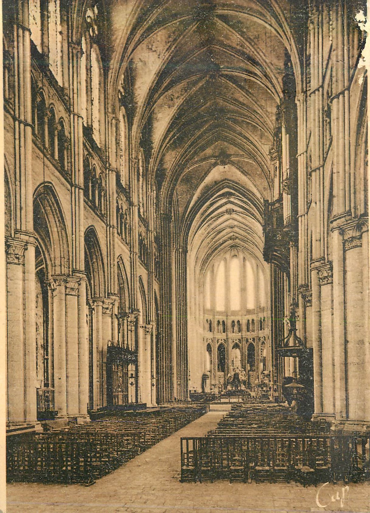 CPM Chartres La Cathedrale La Nef et le Choeur