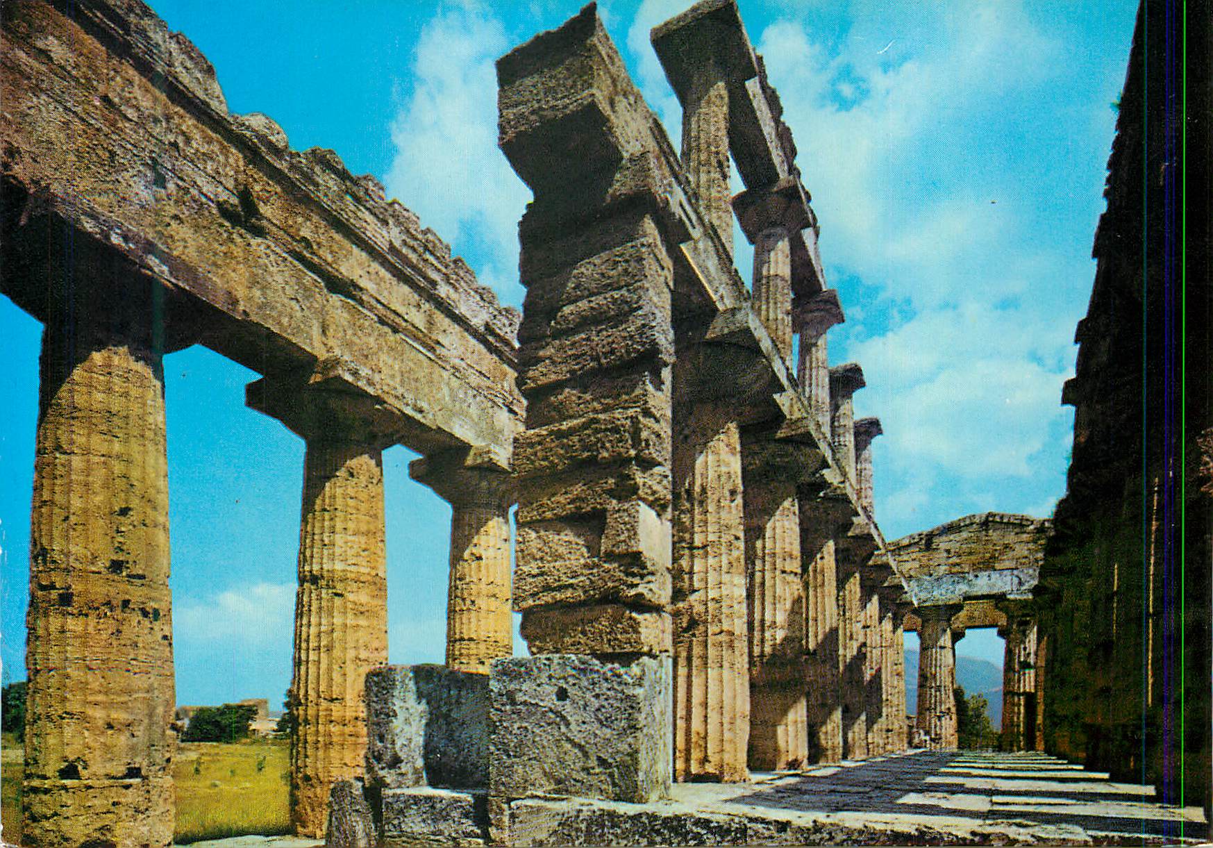 CPM Paestum Temple de Neptune Colonnade de la Cellule
