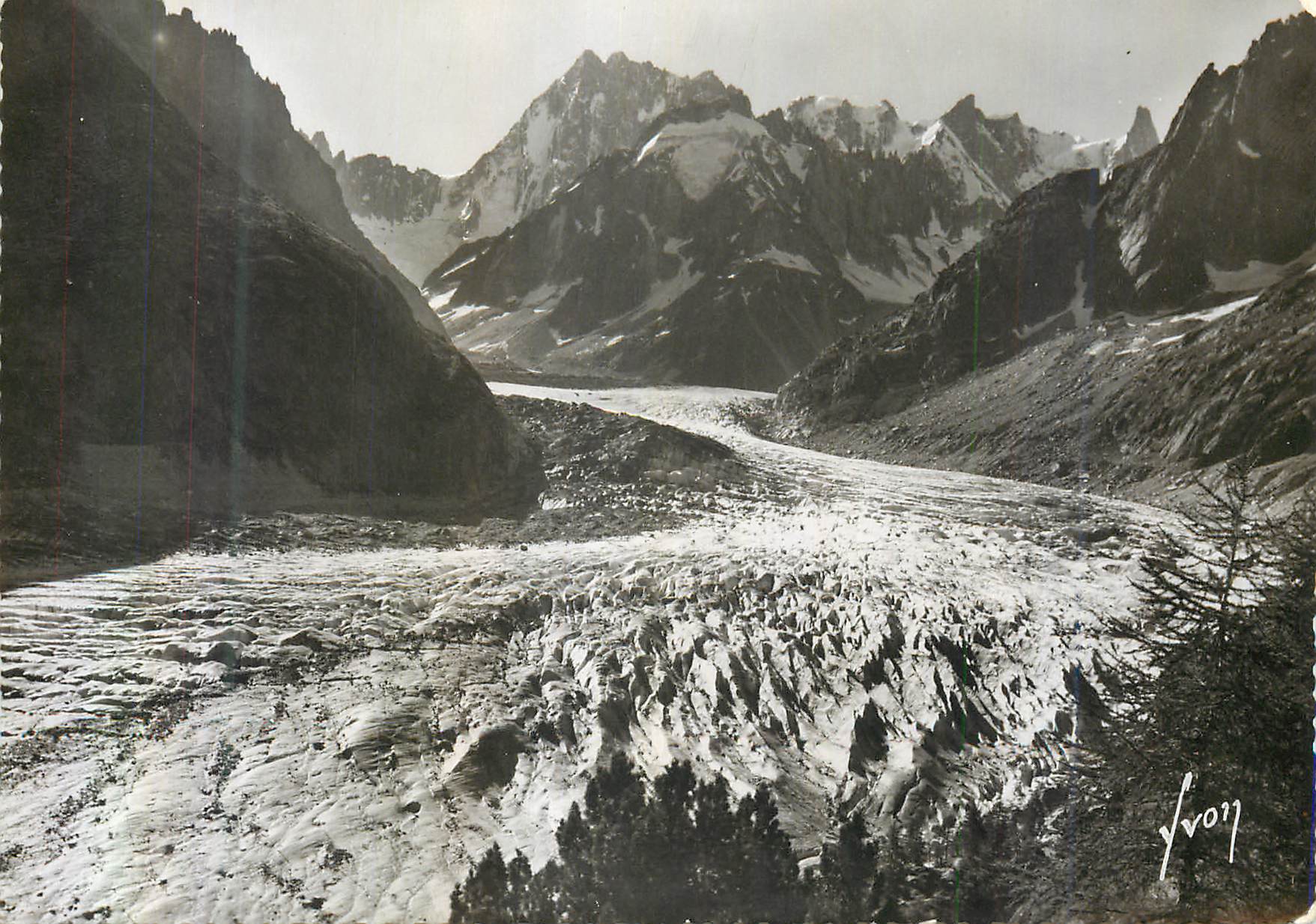 CPM Chamonix (Hte Savoie) La Mer de Glace et le Massif des Grandes Jorasse