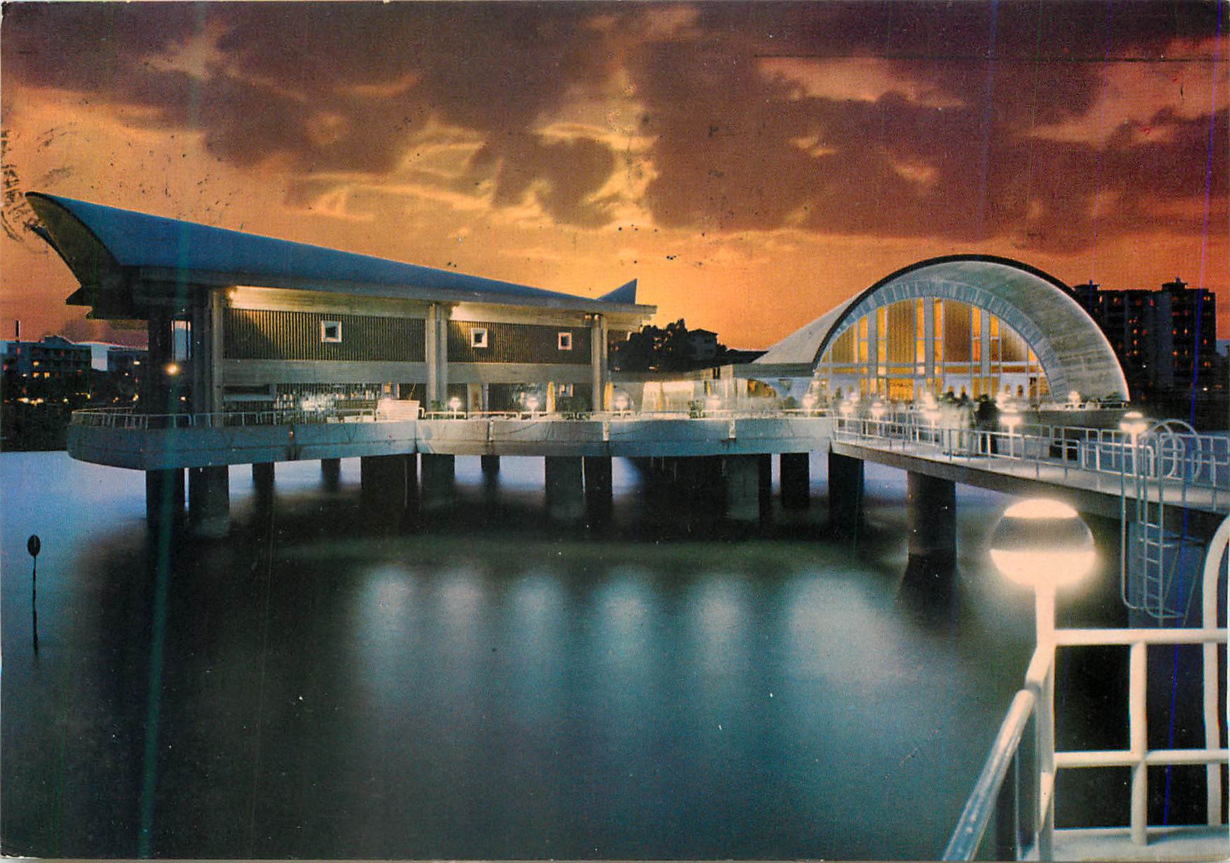 CPM Lignano Sabbiadoro (Ud) Terrasse sur la mer de Nuit