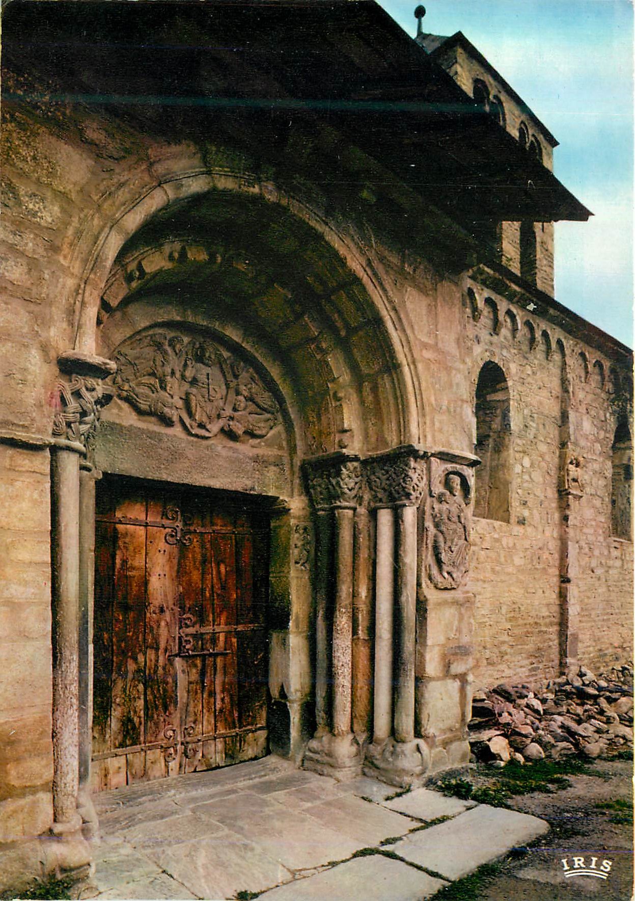 Église romane de Saint-Aventin — portail et tympan — Éditeur IRIS, n° 65/102
