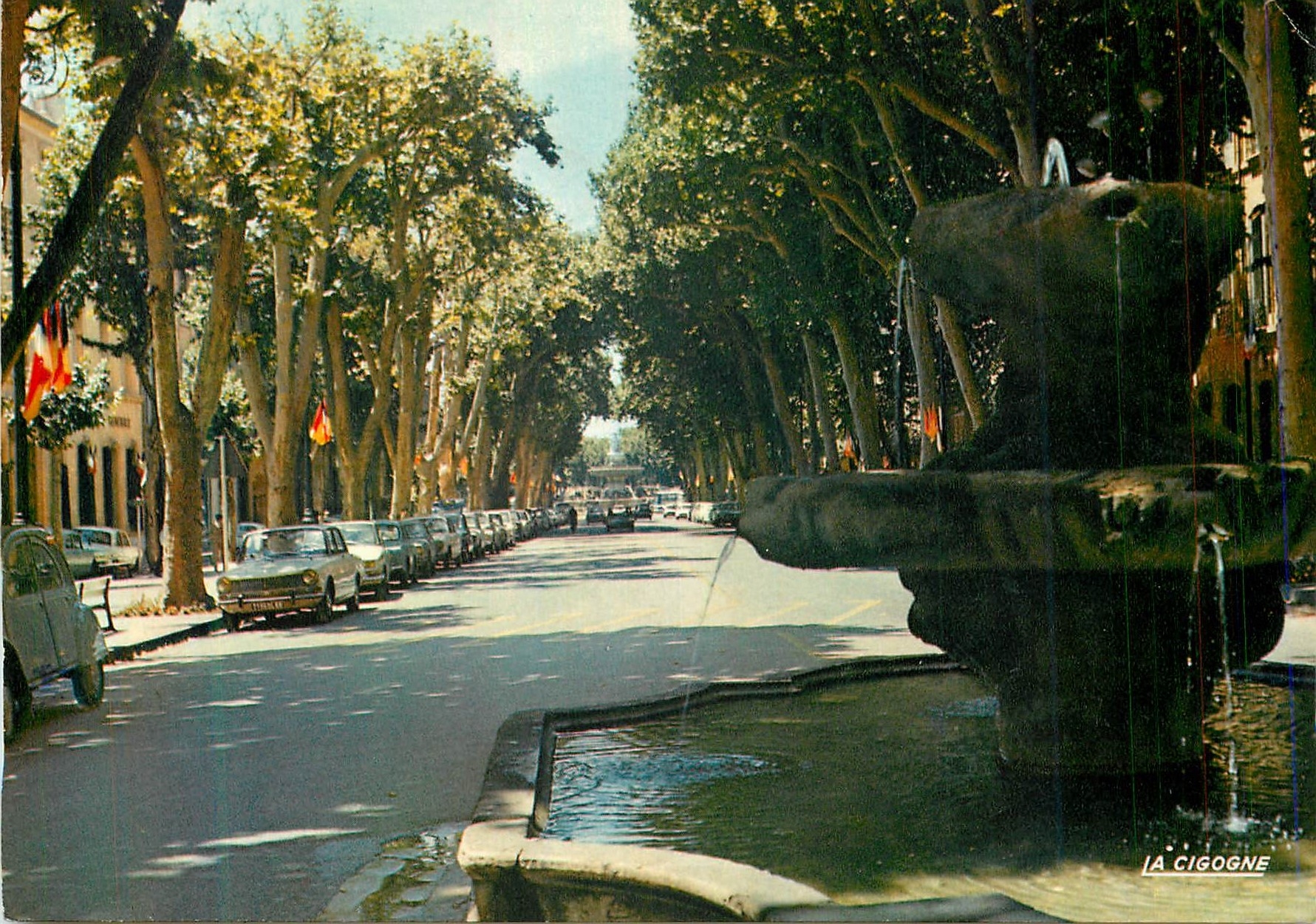 CPM Aix en Provence (B du R) Reflets de Provence Cours Mirabeau