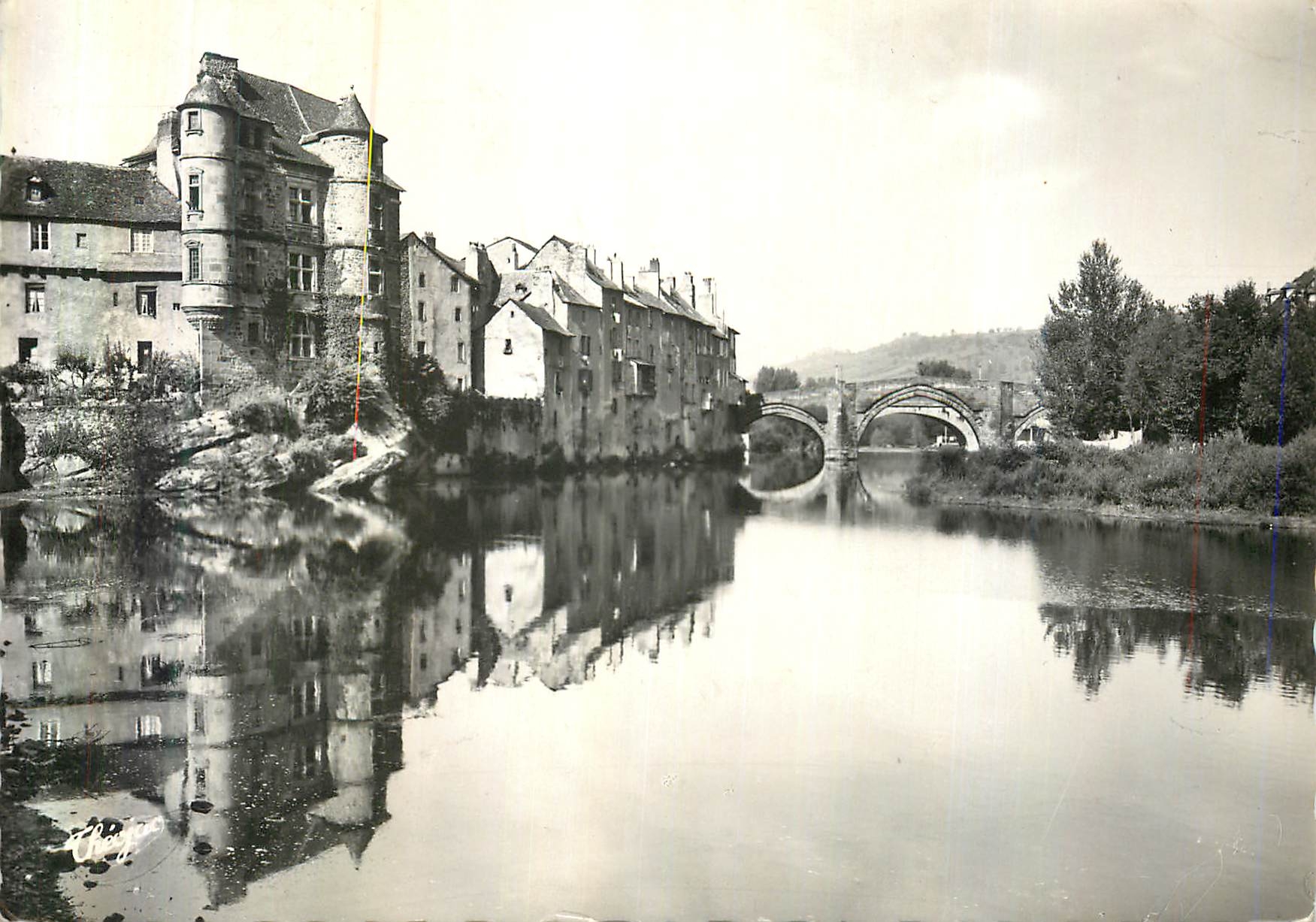 CPA Espalion (Aveyron) Le Vieux Palais et le Pont Rouge (XIIIe S)