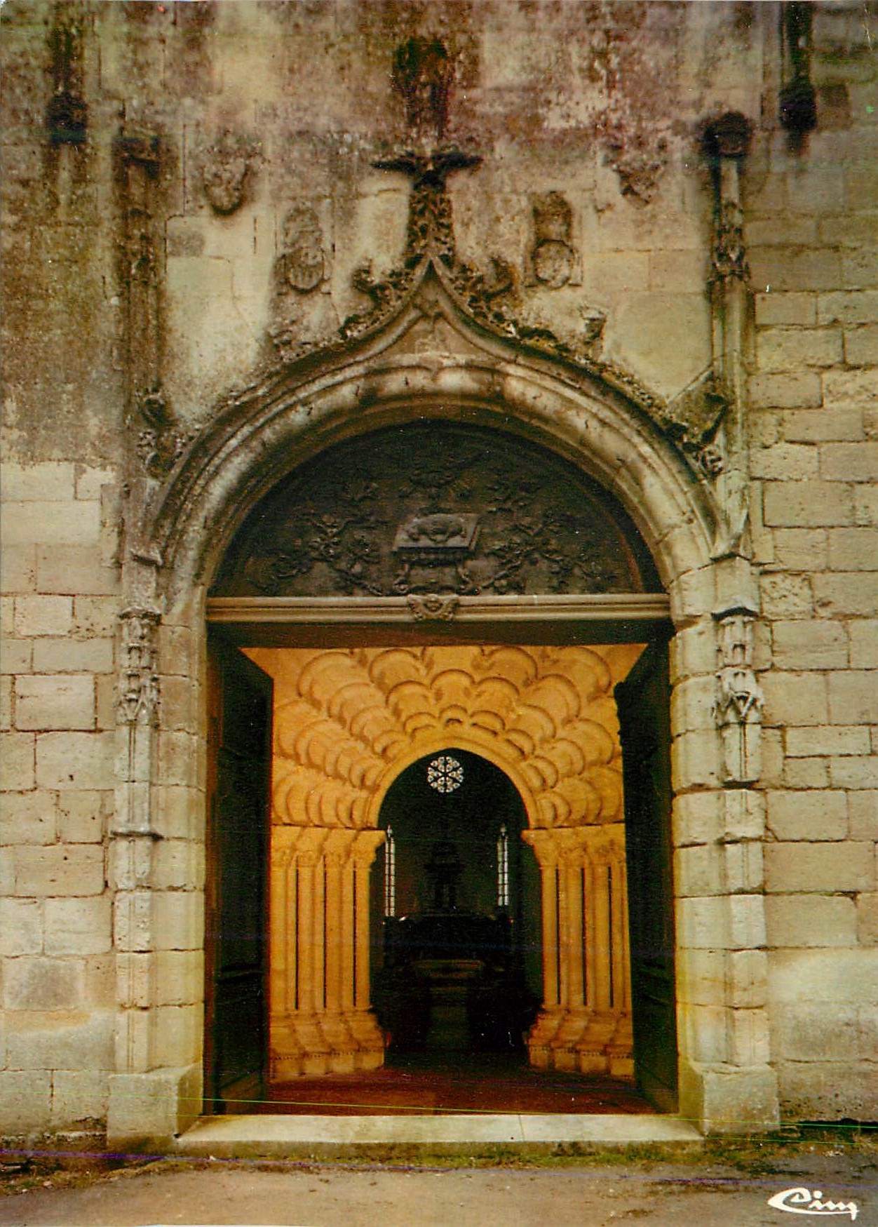 CPM Celles sur Belle (Deux Sevres) Eglise Abbatiale Notre Dame de Celles (Deux Sevres) Portail d'Entree