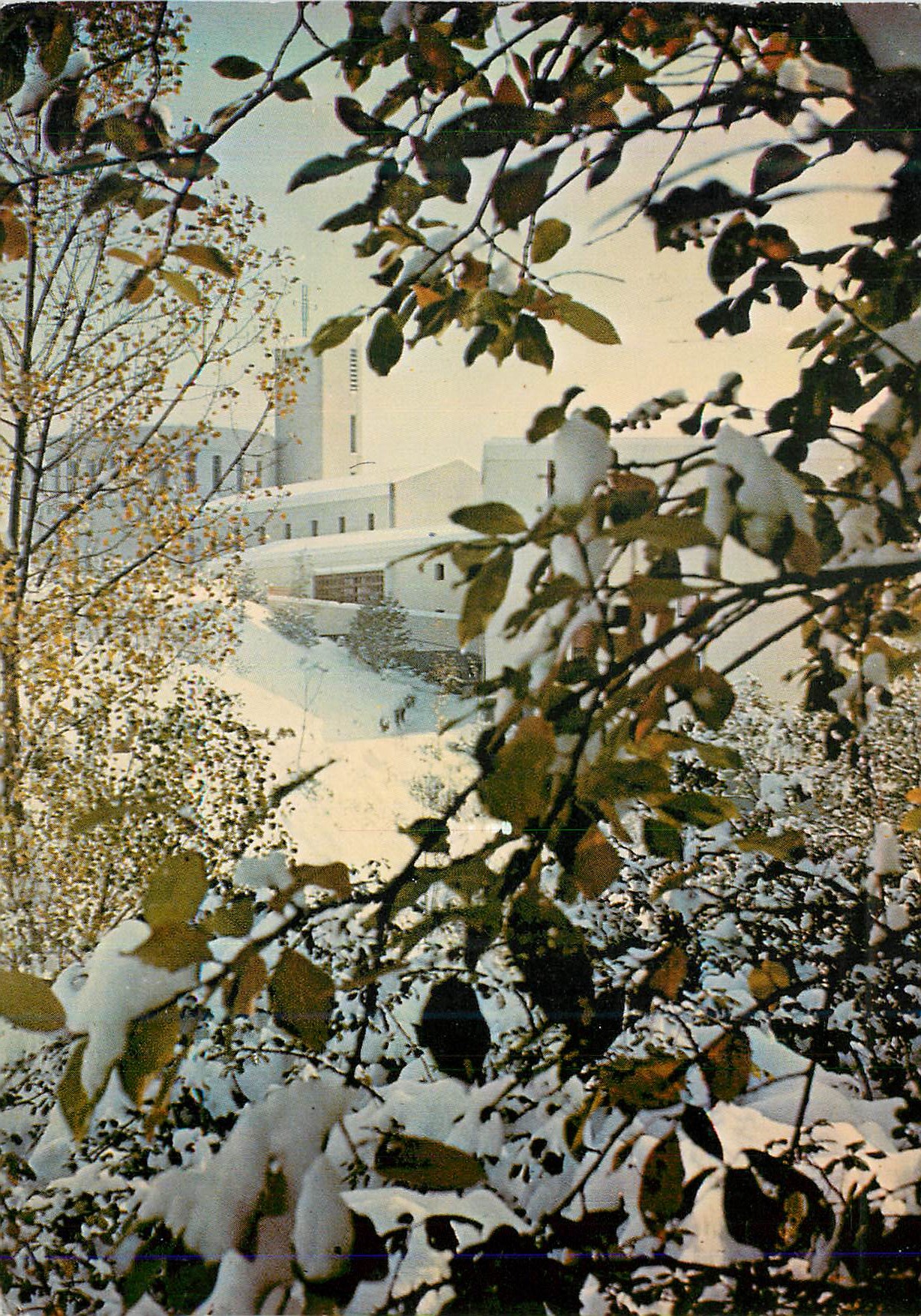 CPM Abbaye Notre Dame de Randol Saint Amant Tallende