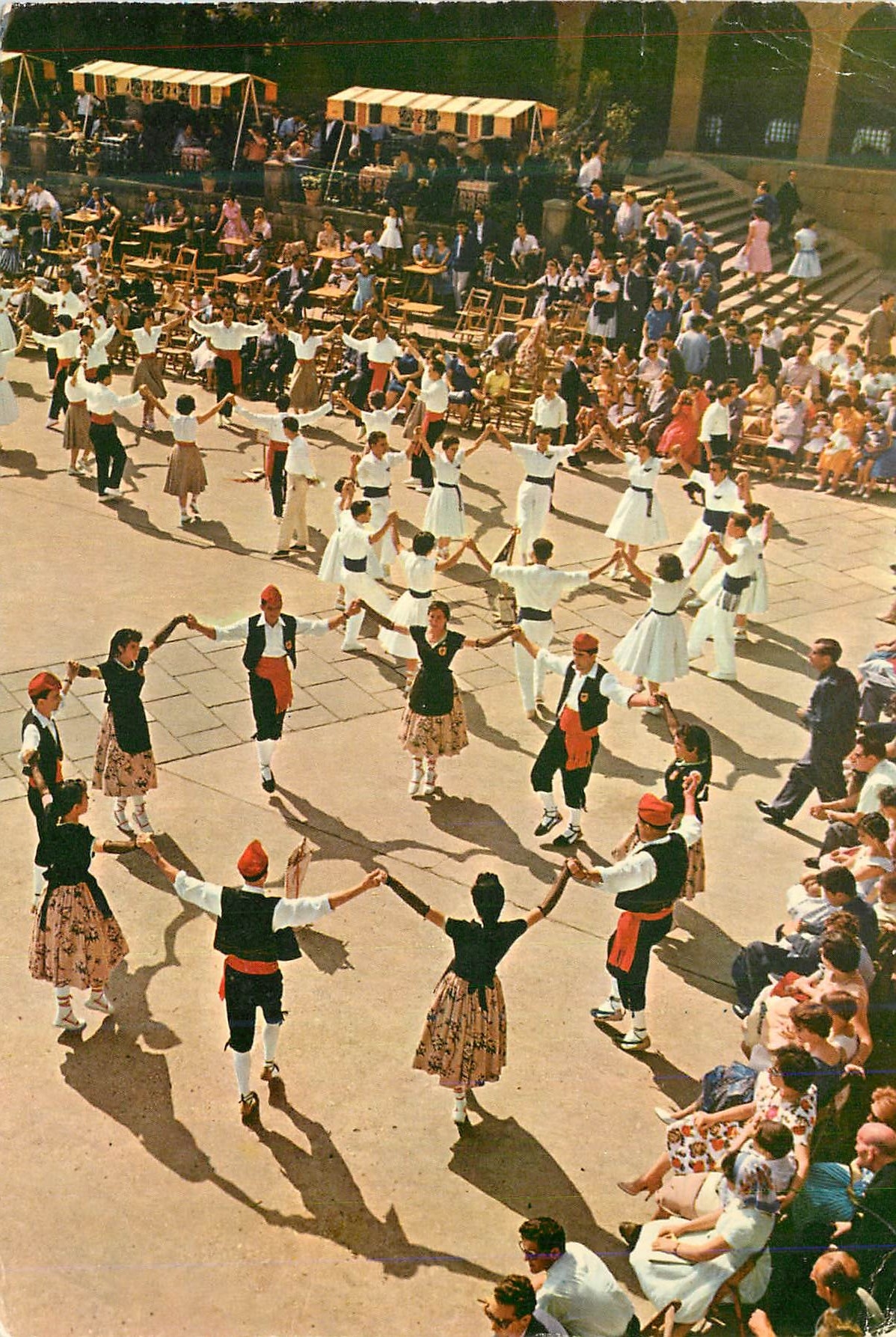 CPM Danses Regionales d'Espagne Catalogne La Sardane