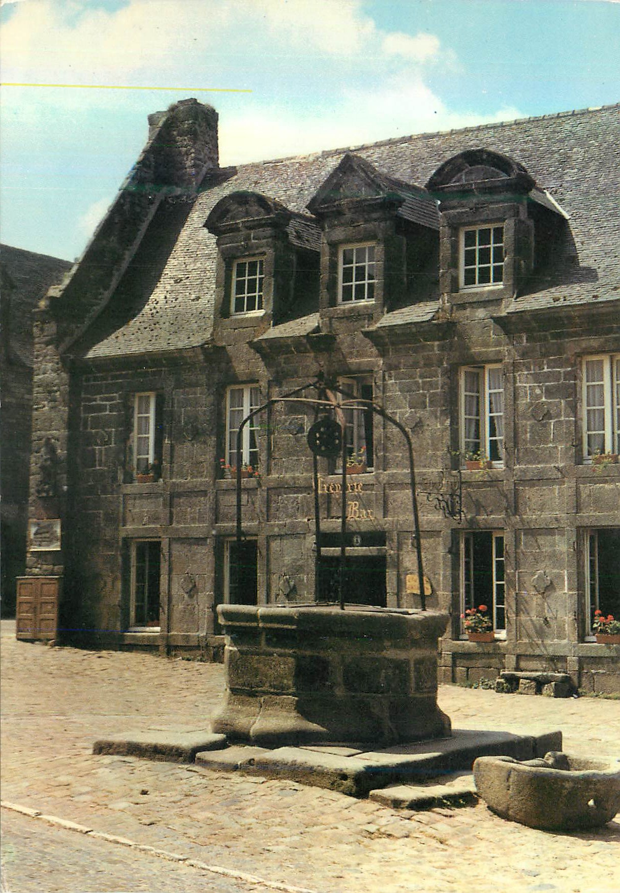 CPM Locronan (Sud Finistere) Maison Renaissance (XVIe et XVIIe S) avec le vieux Puits