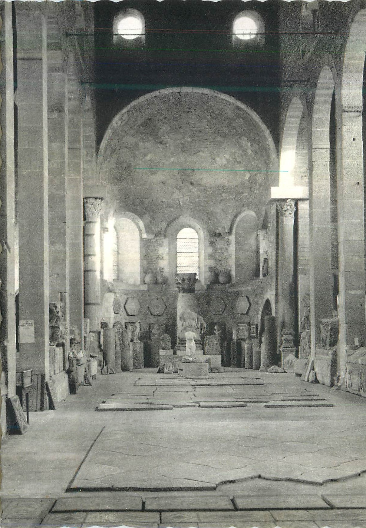 CPM Vienne Ancienne Basilique Saint Pierre (Musee Lapidaire) Interieur et Abside