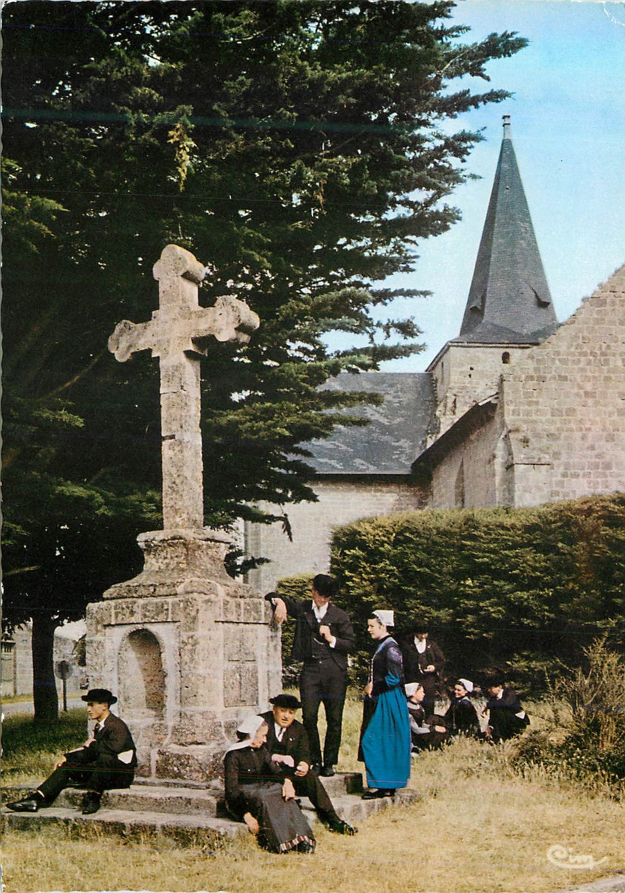 CPM Bois de Cene (Vendee) Groupe Le Bouquet d'Ajoncs Folklore Vendeen 