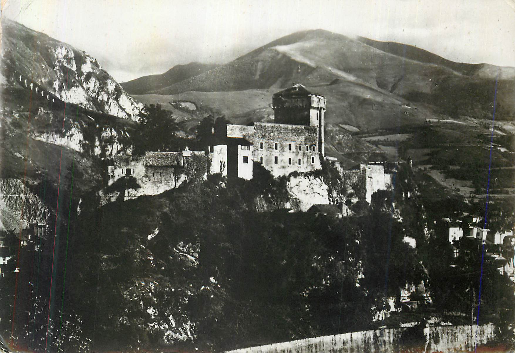 CPM Lourdes Le Chateau Fort et le Haut du Pic de Jer